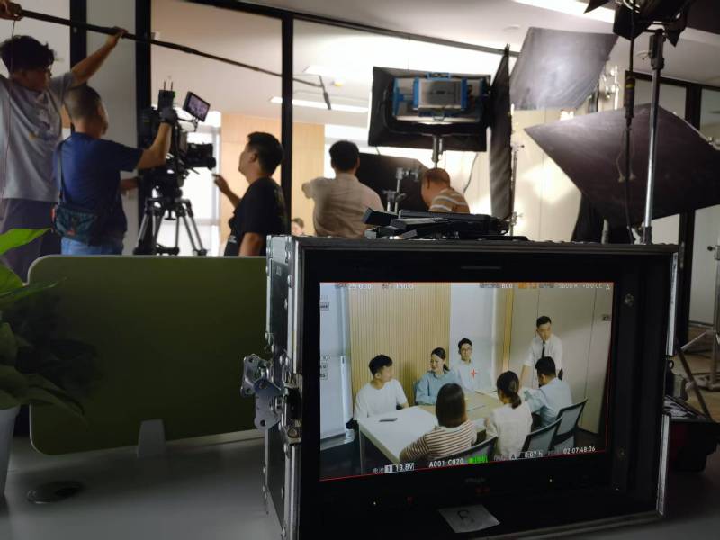 沙河口区TVC拍摄公司：科技产品视觉化大师，诠释未来感与功能美学